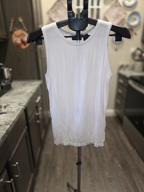 Adrienne Vittadini White Crewneck Tank